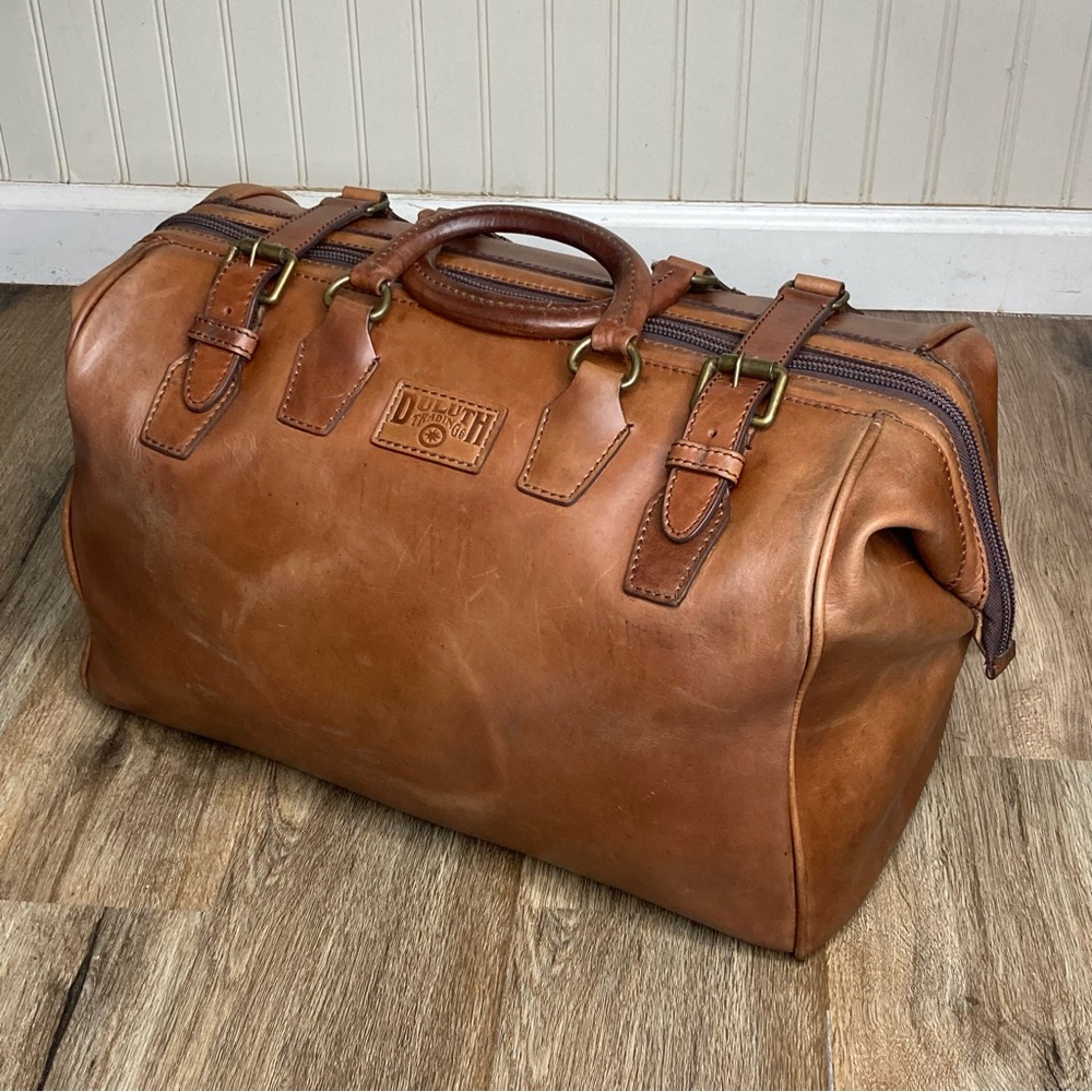 Duluth Trading Leather AWOL Weekender Duffel Bag-Brown-Buckle/Zip-Quiet Luxury - Picture 2 of 16